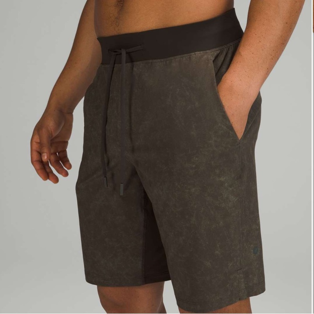 Lululemon T.H.E Linerless 9" Gravel Dust Dark Olive Shorts Size Large